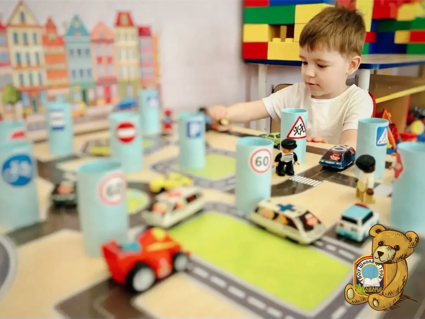 🚦 #ДайджестДошколят | Учимся безопасности через игру  В группе «Весёлые ребята» прошла неделя, посвя