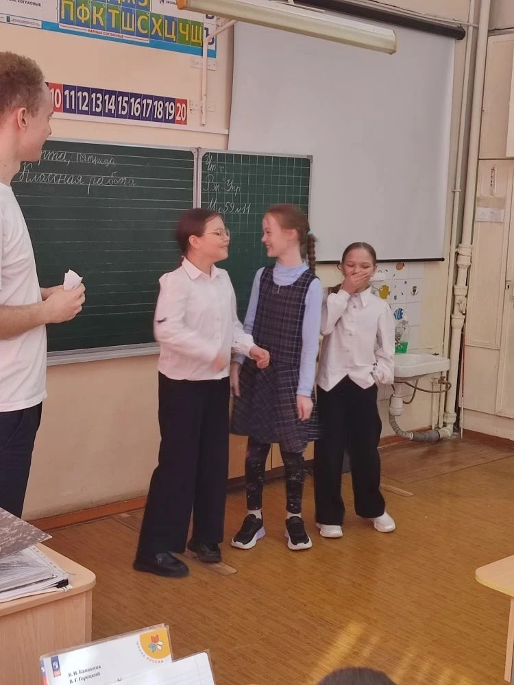 27 марта - Всемирный день театра!  ‎ ‎В честь этого праздника мы посетили 3б и поговорили с ними на 