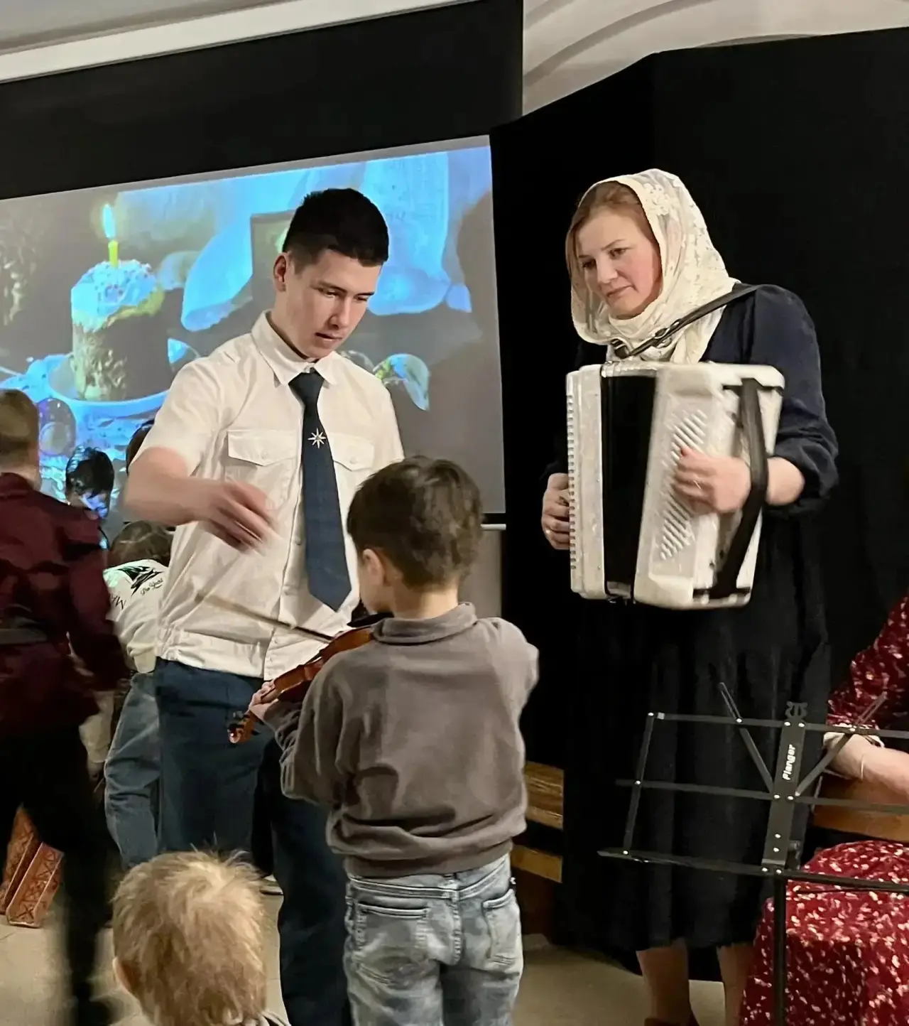 Пасхальный концерт театра «Ситцевая деревенька» в Михаило‑Архангельском Харлампиевском храме   В гал