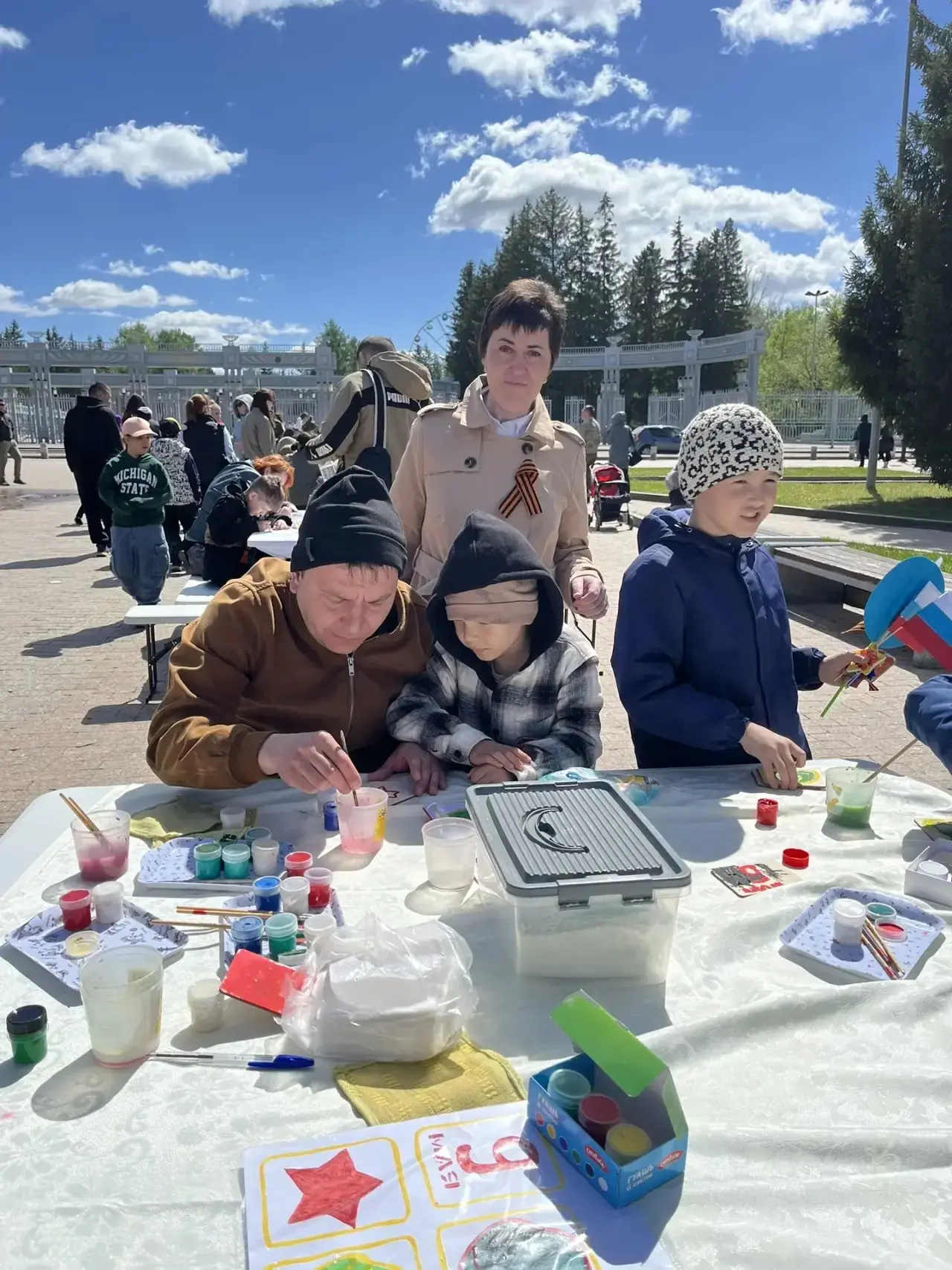 📍 Этап 3: «Тепло древесины — холод войны» 
На площади Ленина (за Драмтеатром) проходили большие гор