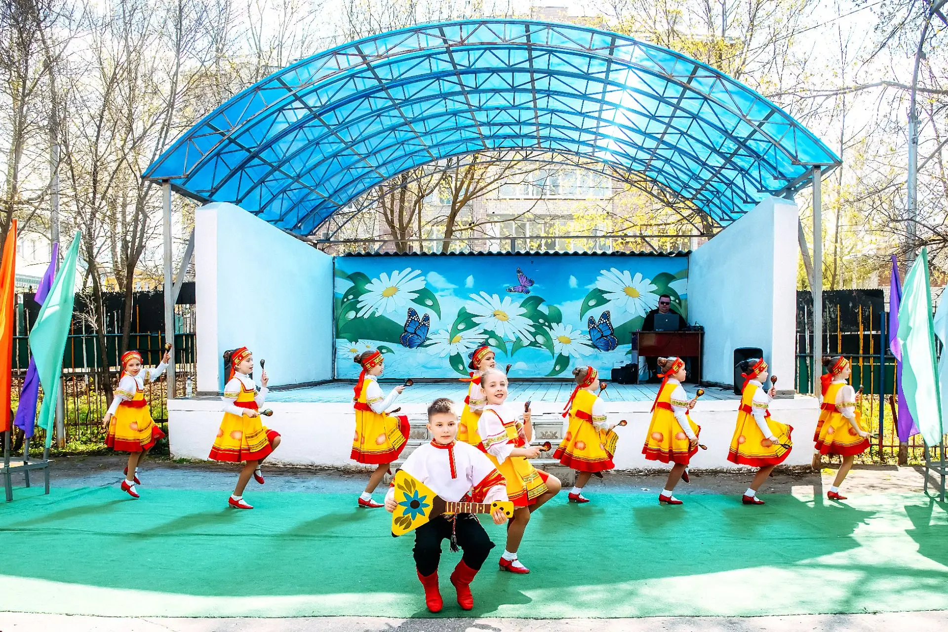 С Днем фольклора! 🎶

Сегодня мы отмечаем праздник народной мудрости и красоты. В честь этого делимс