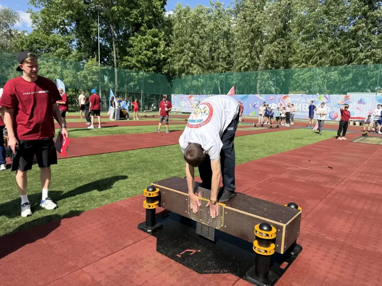 23 мая в Лужниках состоялся общегородской фестиваль ГТО «ГОНКИ ГТО».   🧑‍🧑‍🧒Нашу школу представила с