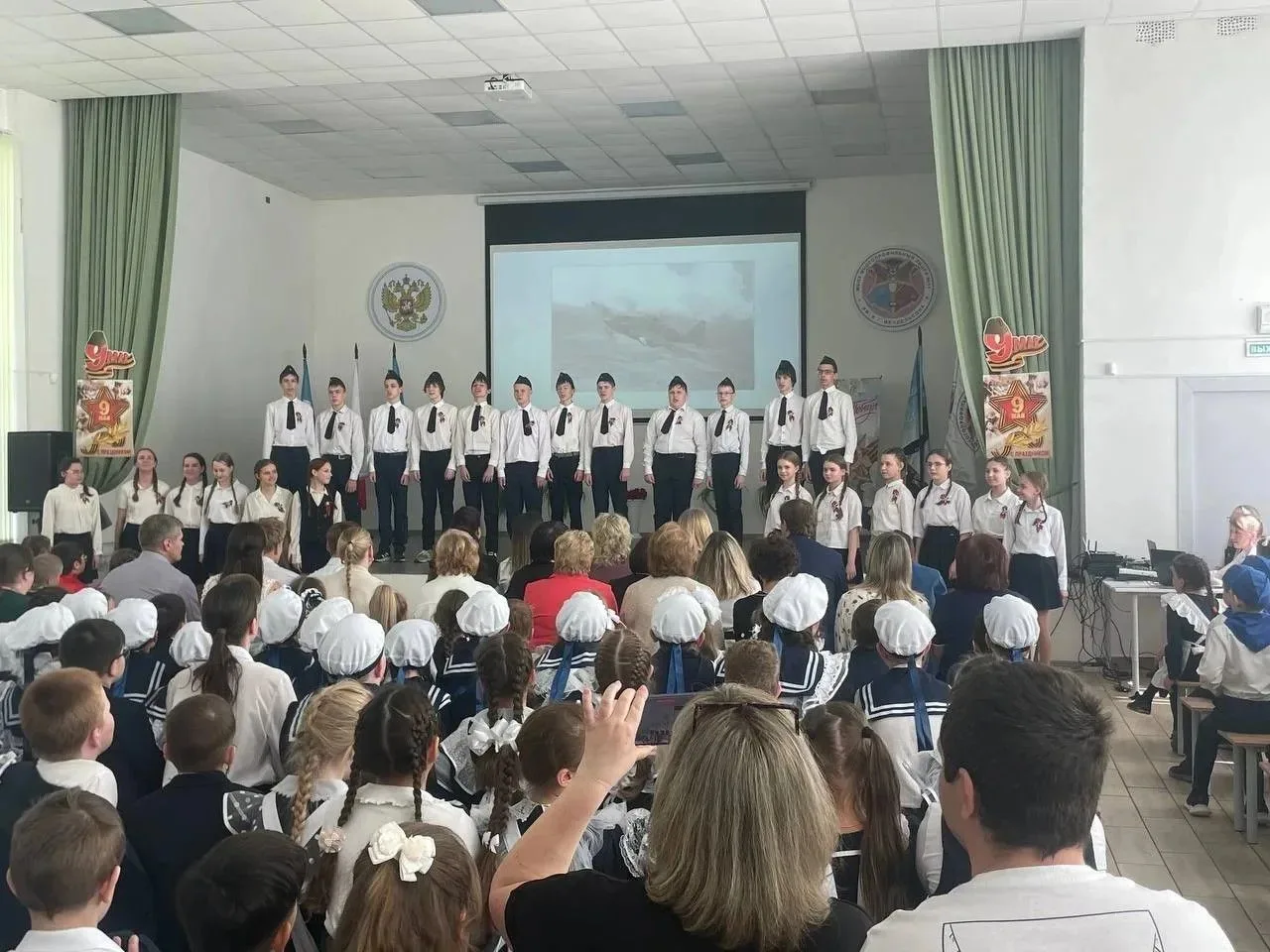 День Победы - священный праздник со слезами на глазах. В этот день мы чтим память тех, кто подарил н