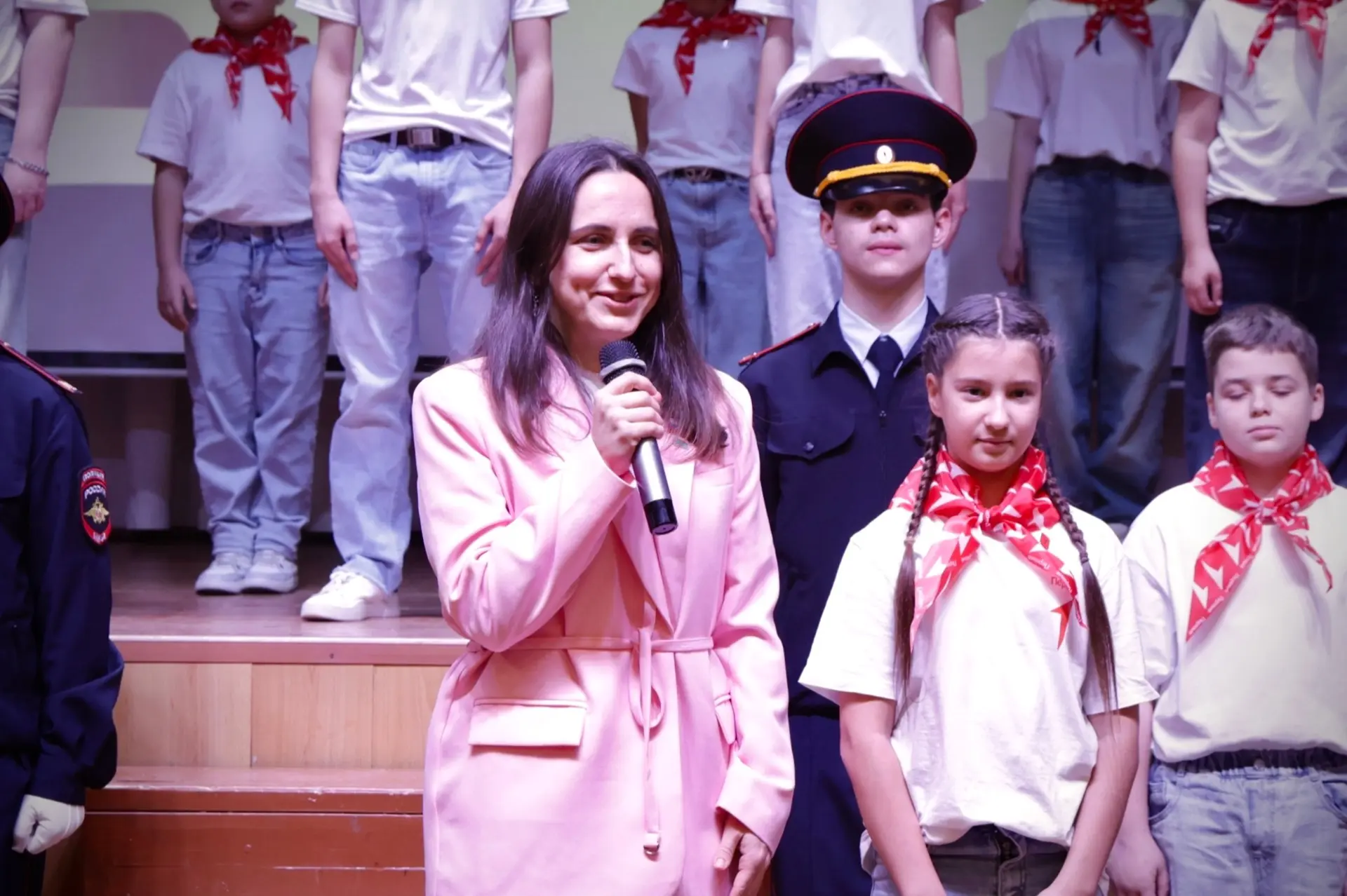Важные гости и тёплые слова 🤗  Разделить радость события с учащимися и педагогами школы №20 пришли п