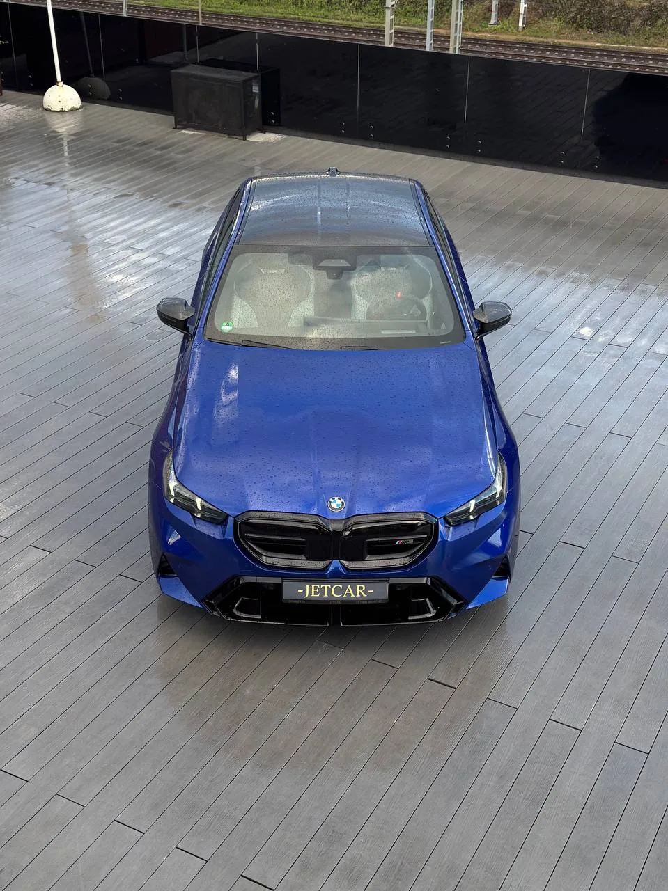 BMW M5 — это революция в сегменте мощных седанов. Инновационный гибридный двигатель развивает колосс