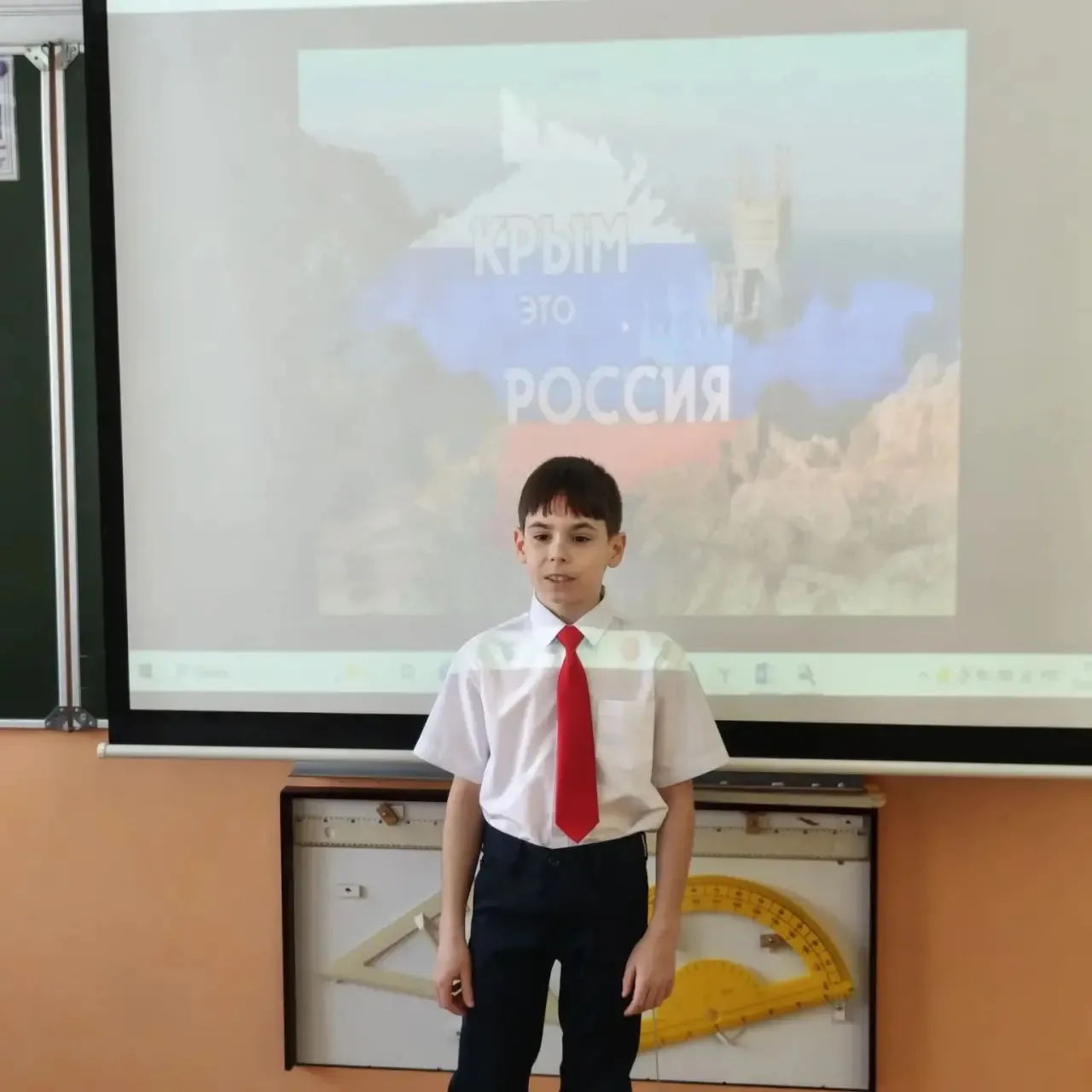 🟡18 марта, в День воссоединения Крыма с Россией в МБОУ "Лицей 34" (2 корпус) прошли мероприятия, пос