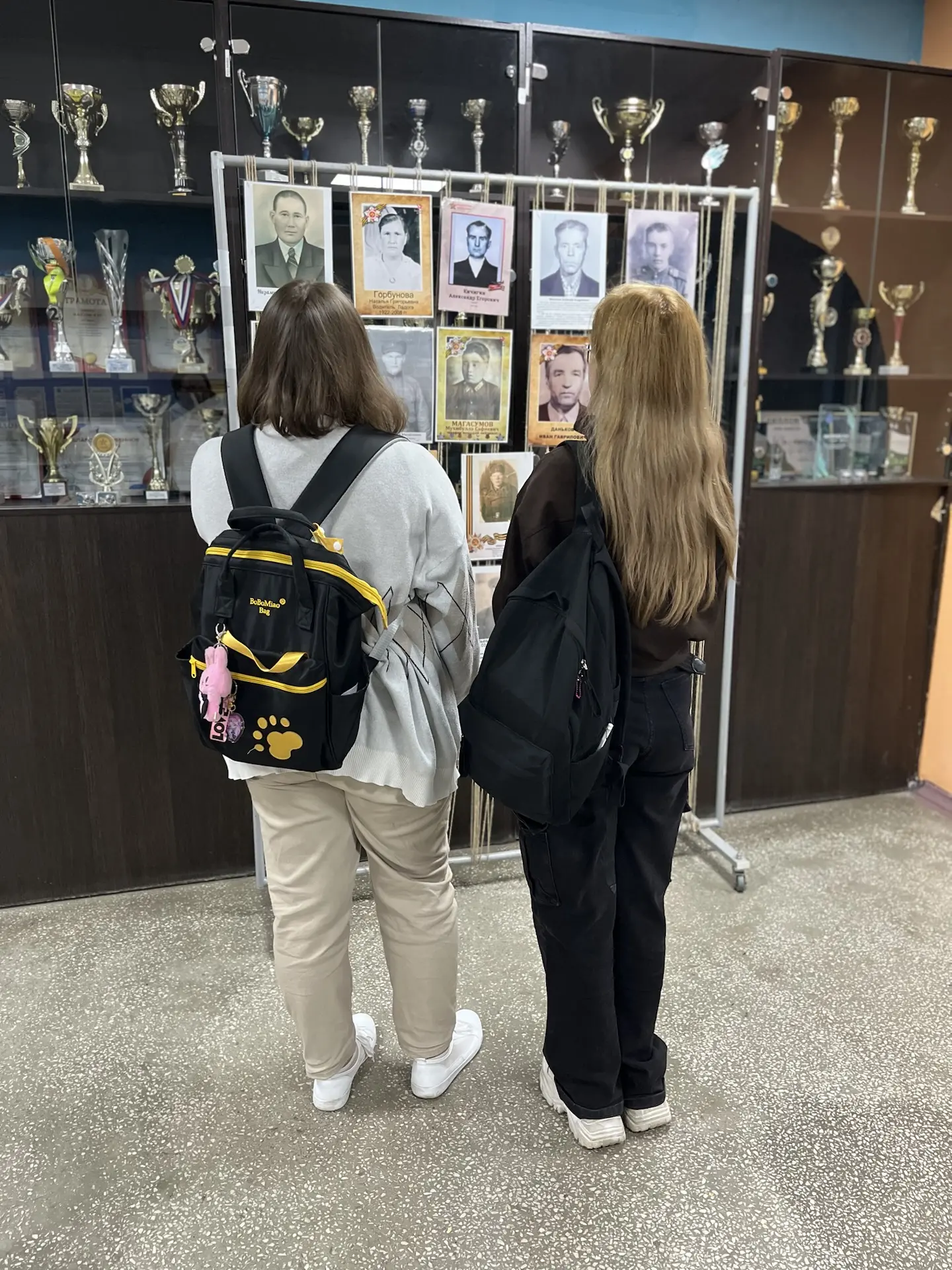 Дорогие учителя, родители и наши замечательные ученики!  Сердечно поздравляем всех с великим праздни