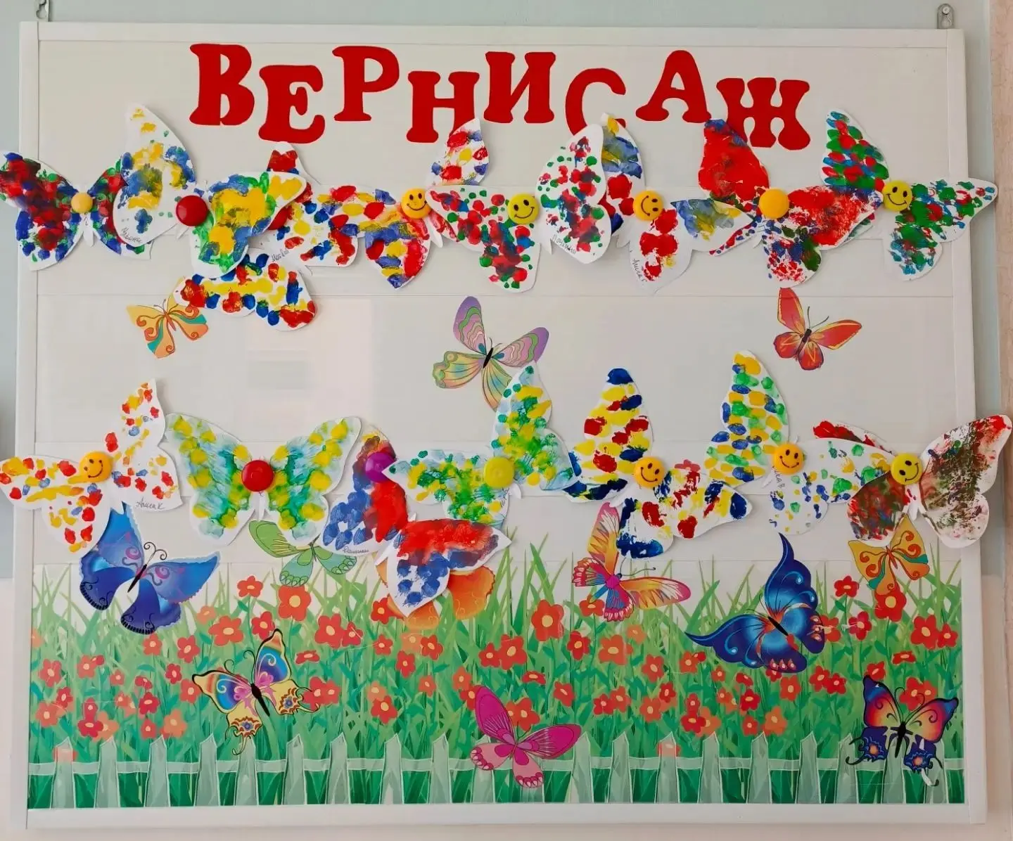 Творческая мастерская в группе "Гномики".
Бабочки порхают над поляной,
В пестрых платьях кружатся ле