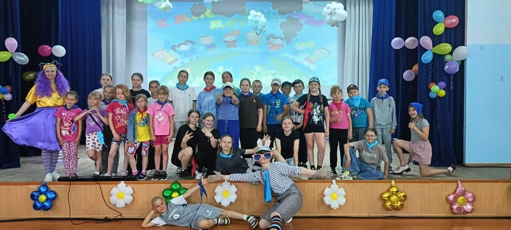 Дорогие друзья! С вами снова летний пришкольный лагерь «Степные робинзоны»! Мы были сча...
