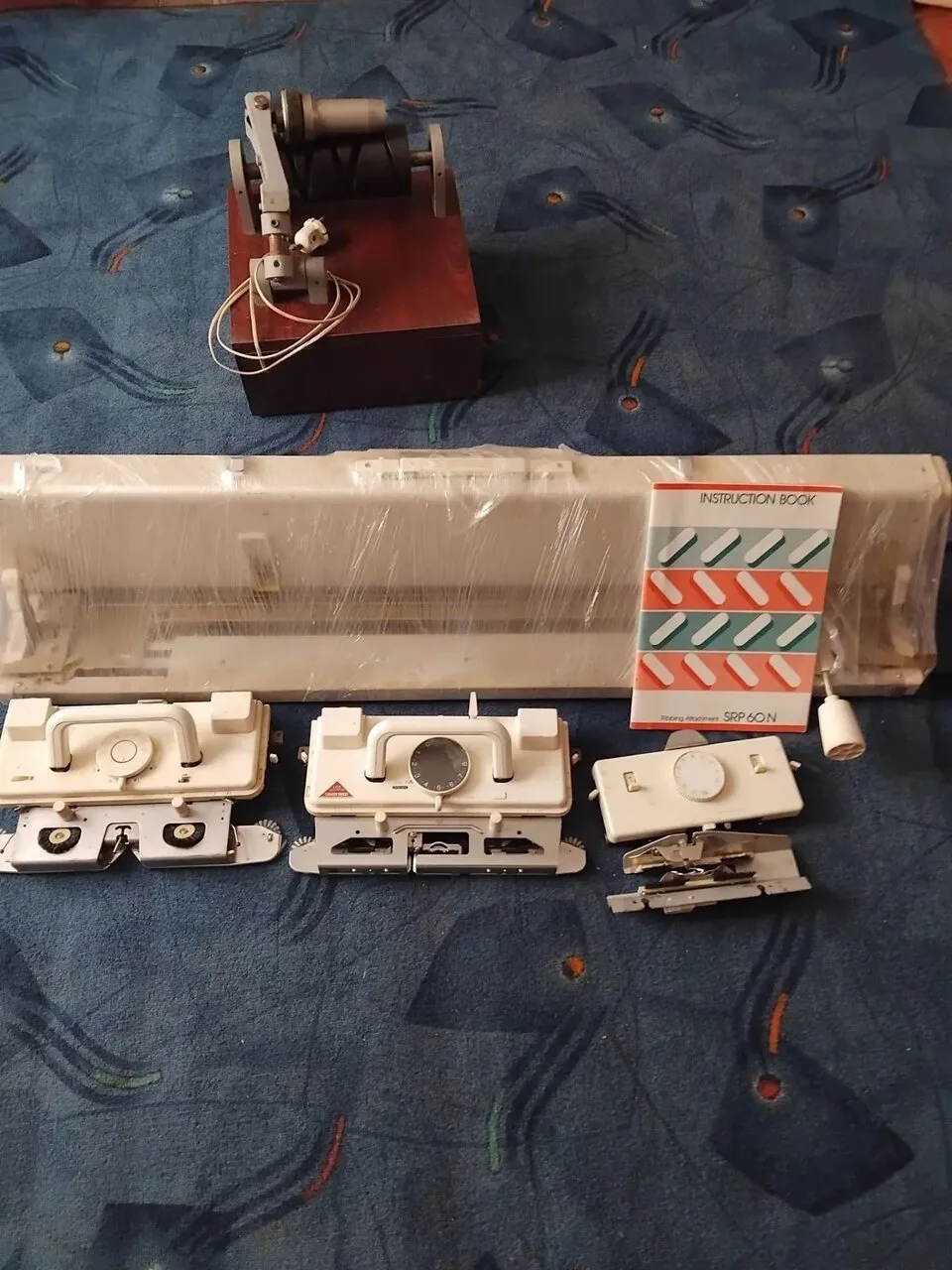 Продам вязальную машину Silver Reed SK 280 SRP 60 N, двухфонтурная, перфокарточная, б/у...