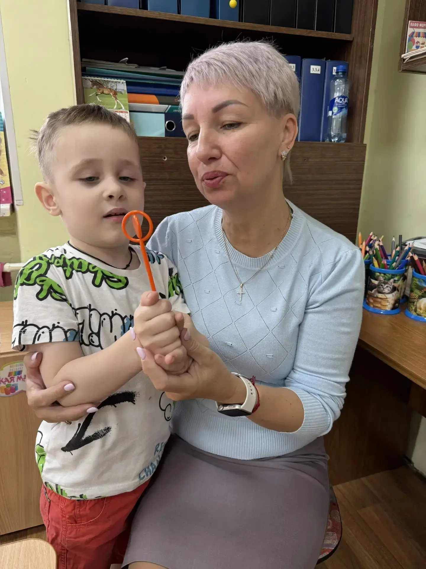 Дети компенсирующей группы ДО "Яблонька" на логопедическом занятии по теме «Кошка с котятами» рассма