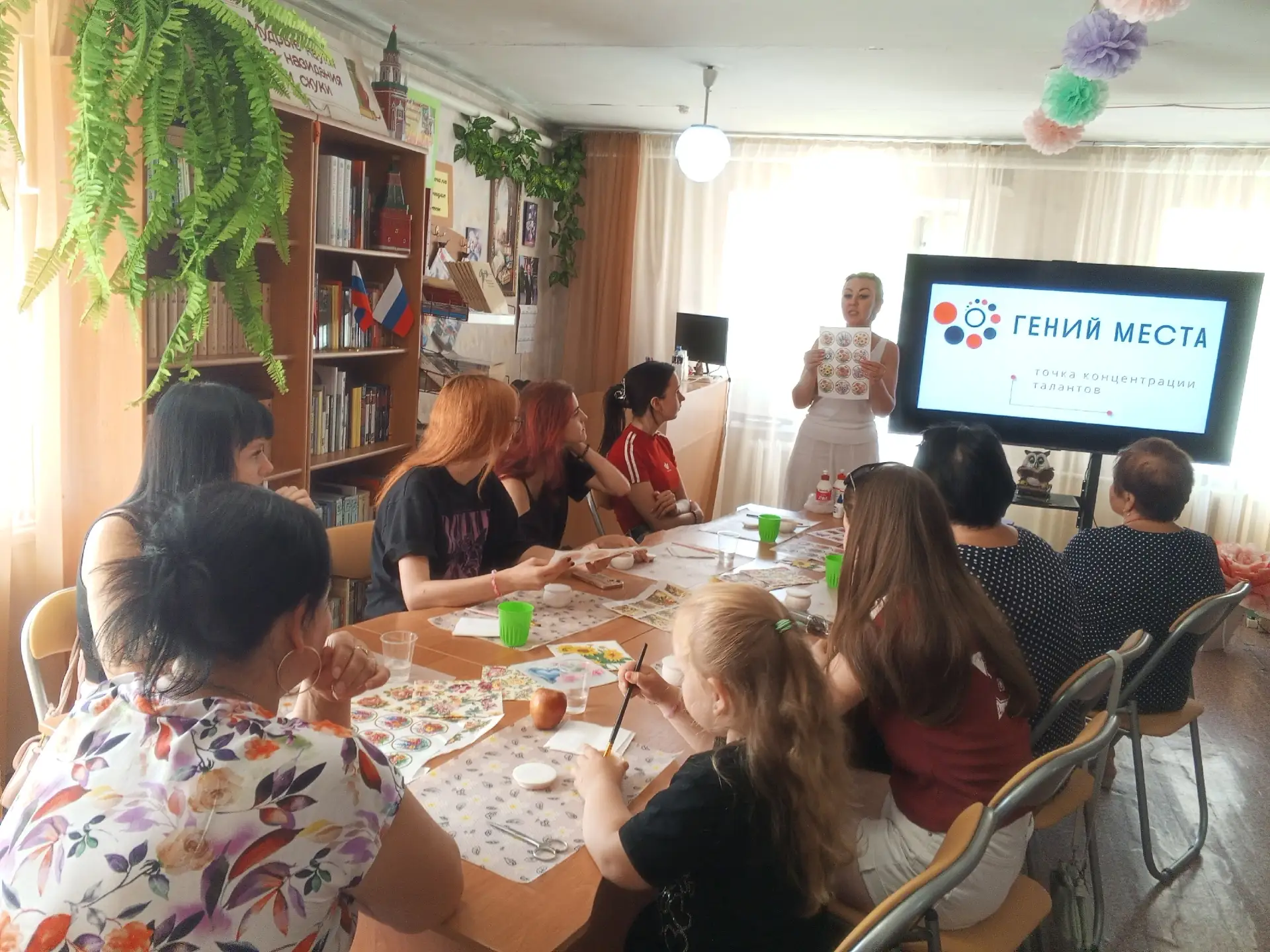 Декупаж – это маленькое чудо в руках мастера. С помощью изящных бумажных узоров и тонко...
