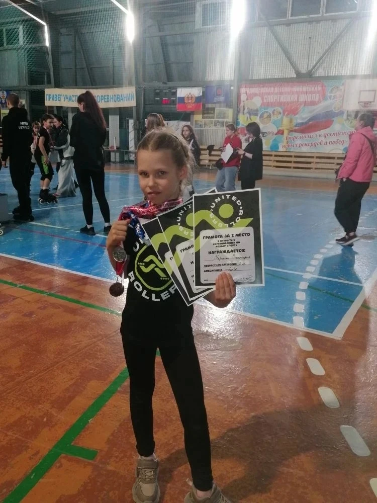 15 марта ученица 2 "В" класса, Марченко Вика, участвовала в соревнованиях по роллер спорту и в трёх 