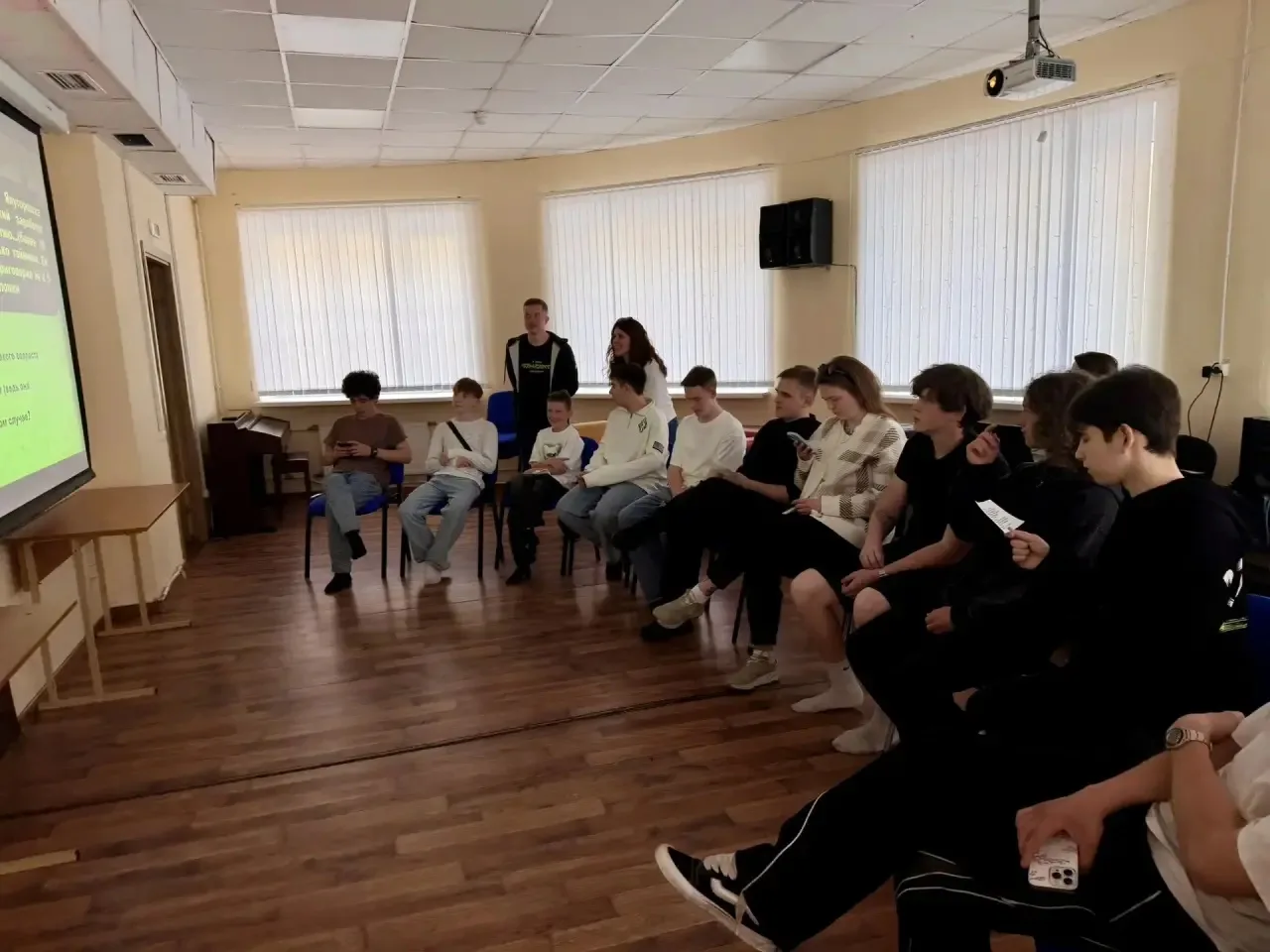 Как подростку не попасть в опасную историю? Обсудили в «Ровеснике»