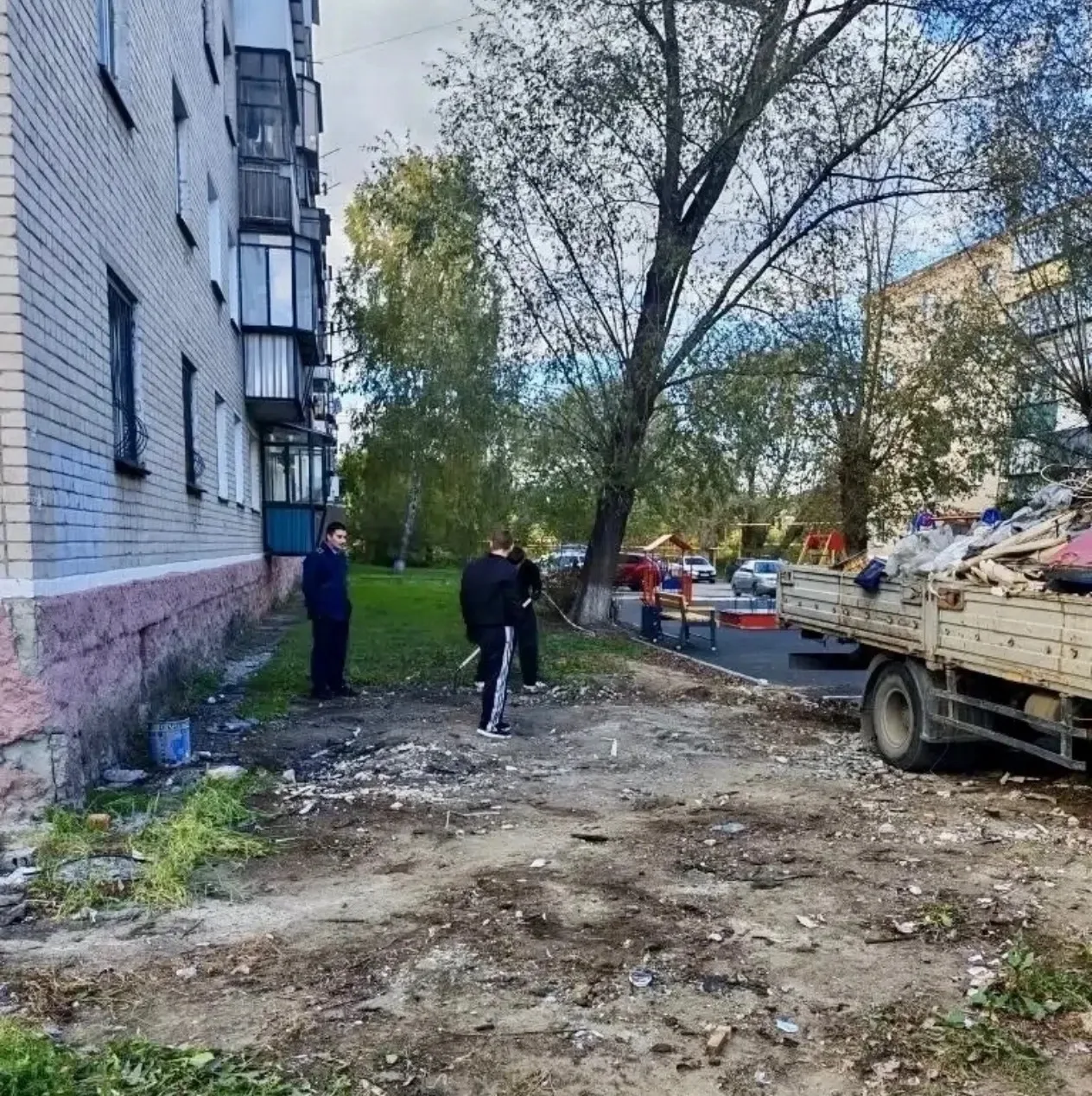 🚜В Троицке после вмешательства прокуратуры ликвидирована свалка мусора вблизи многоква...