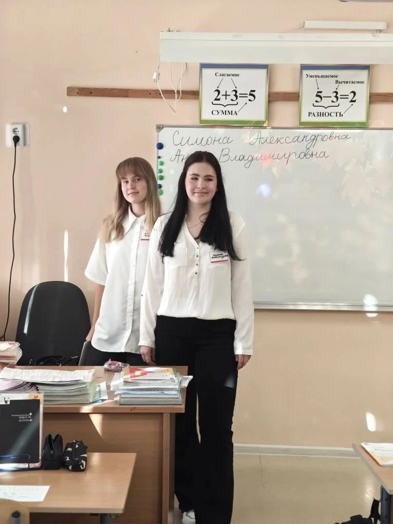 ❗️Всем привет❗️Мы - 10В класс.  Мы очень разные, но очень дружные. Мы активные и веселые. Любим теат