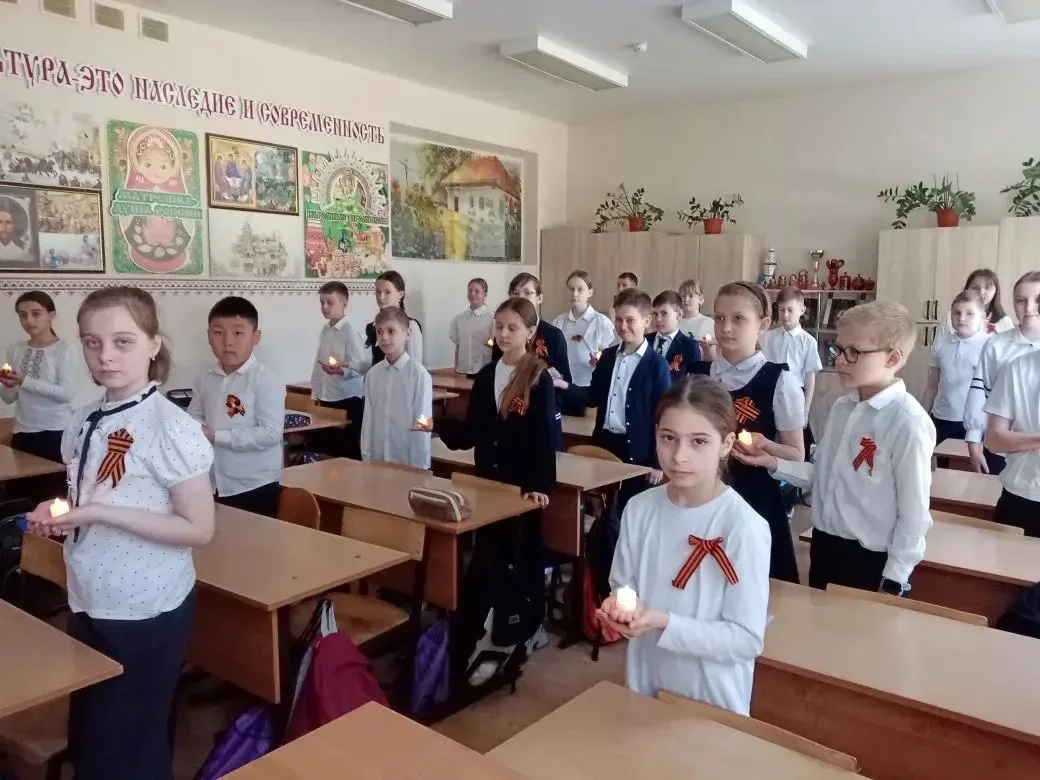 🎖️В нашей школе прошли тематические классные часы, посвящённые Дню Победы. Ученики с интересом слуша