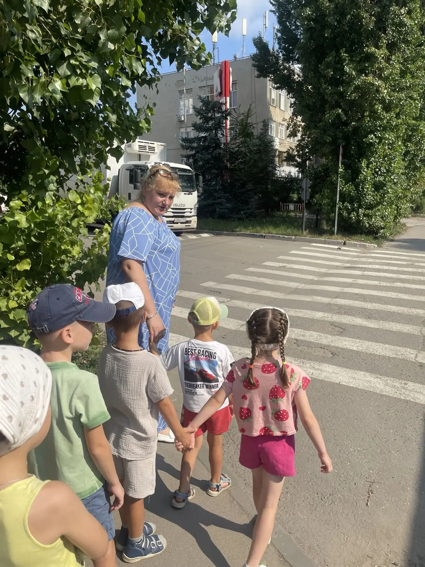 В начале учебного года с воспитанниками разных возрастных групп были проведены целевые ...
