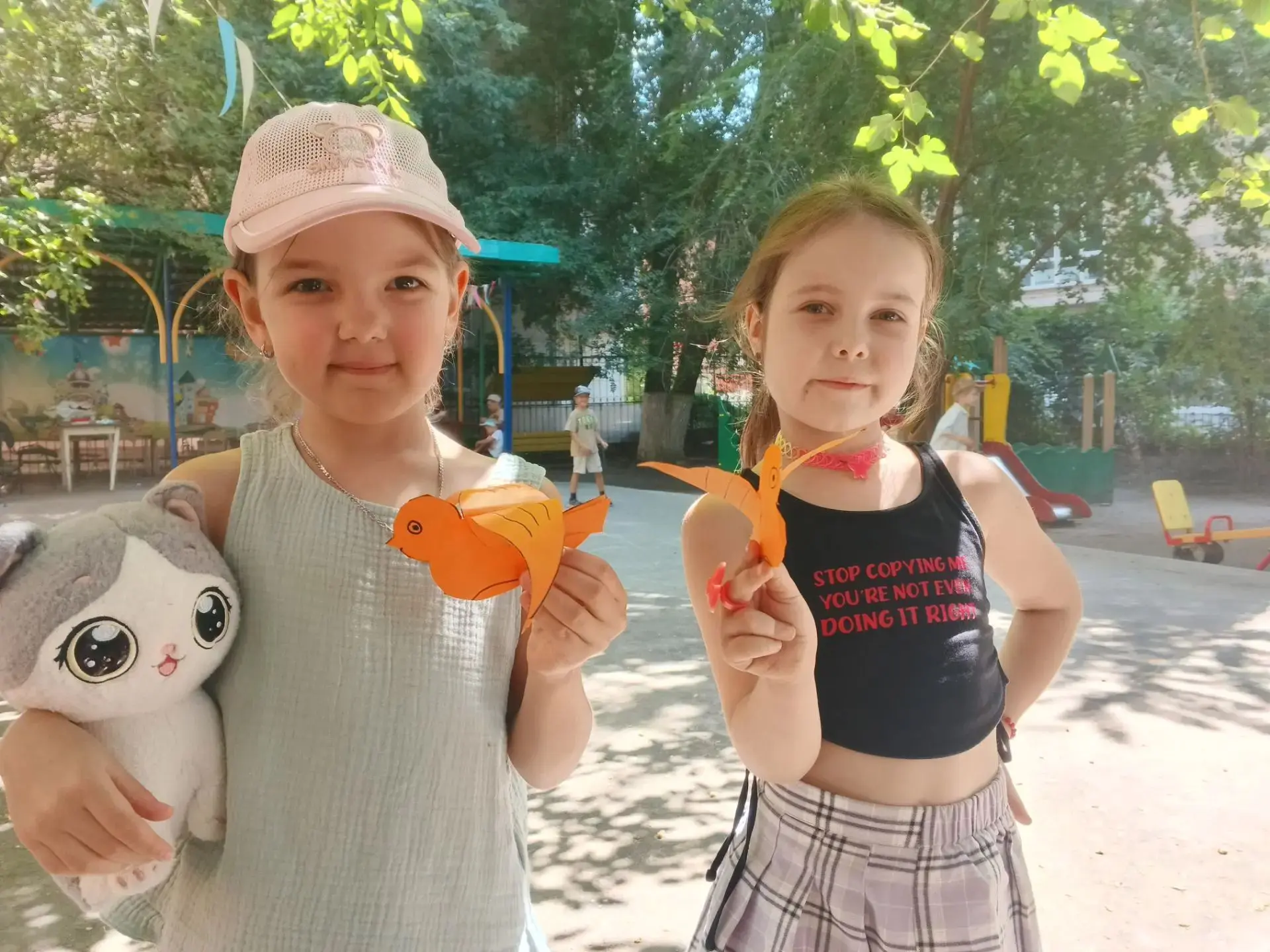 🦅Сегодня в старшей группе 3 прошел День птиц.
🦉На прогулке дети наблюдали за птицами, изучая их ст