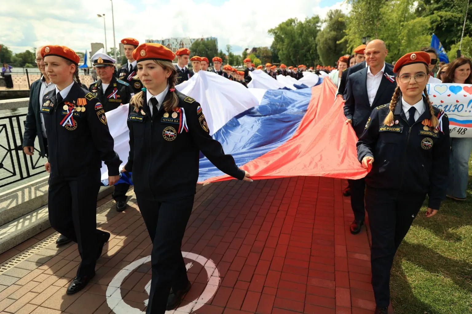 День России 🇷🇺

Сегодня, в честь одного из главных государственных праздников — Дня России, кадеты