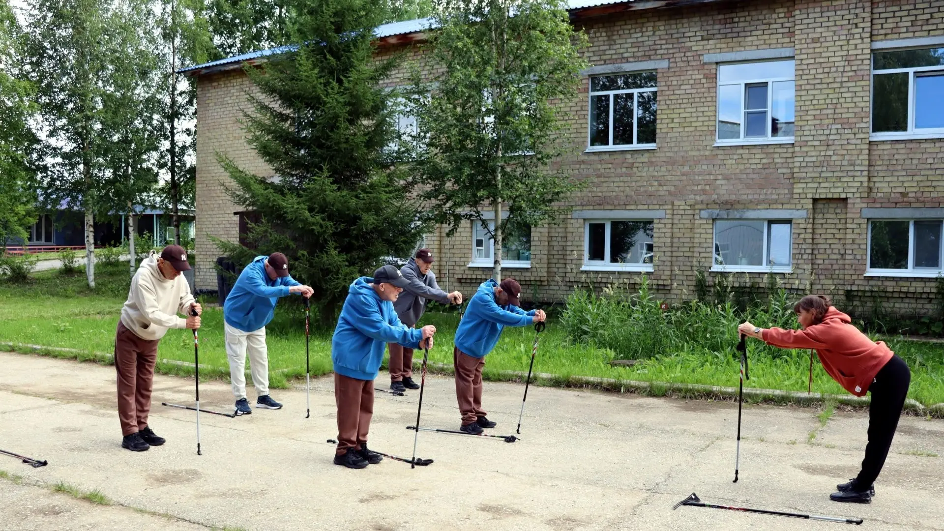 Здоровье и радость в каждом шаге 🚶‍♀🚶‍♂

Мы продолжаем осваивать скандинавскую ходьбу вместе с наш
