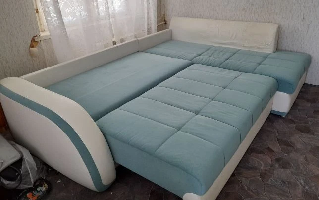Отдам в добрые руки раскладной диван 250×180 см, с ящиком для хранения, есть потертости...