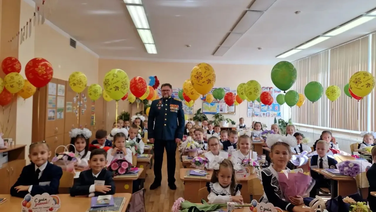 🍂В День знаний, 1 сентября, глава муниципального образования посёлок Шушары Авенир Каз...