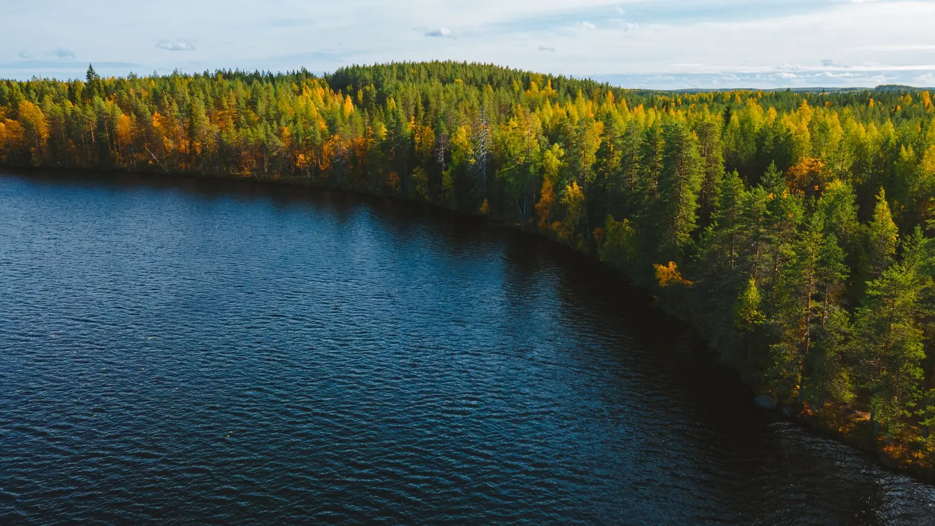 🍂 Время доставать тёплые свитера и отправляться в край сказочных лесов и озер! Русский Север осенью