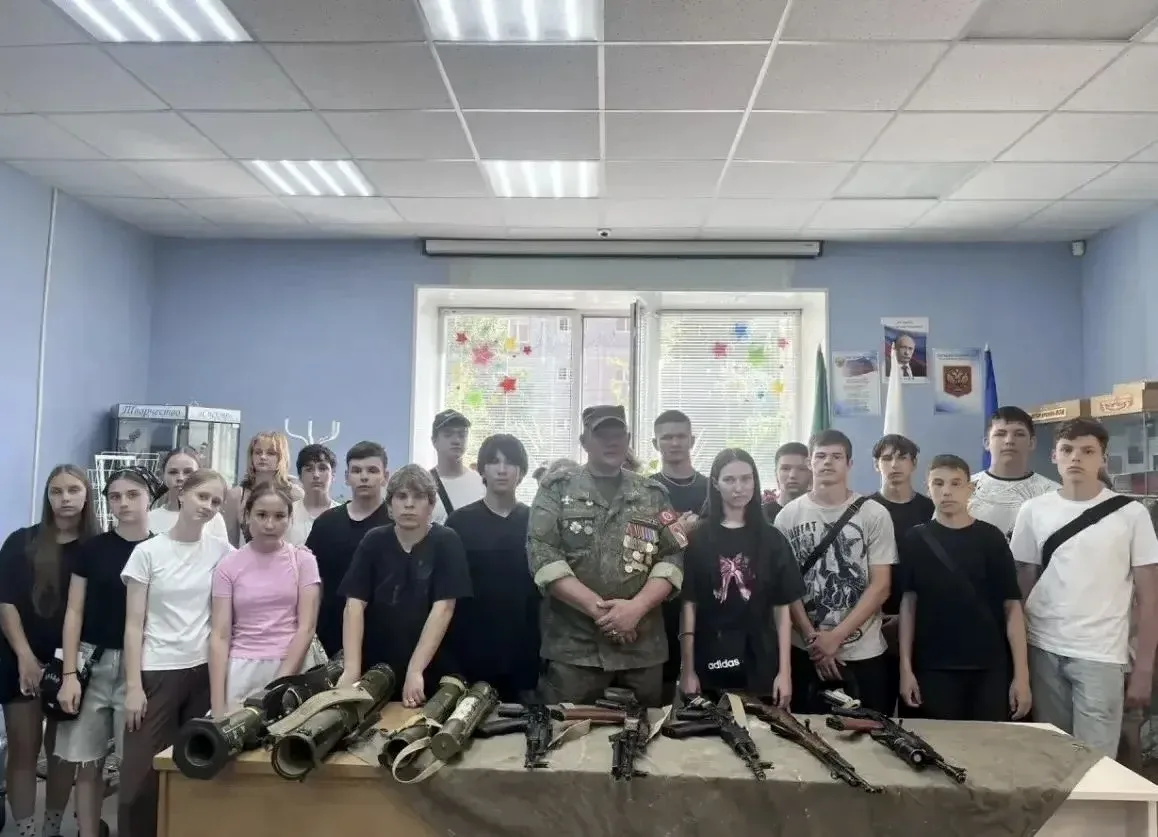 Встреча с героем: в лагере «Горизонт» прошел урок мужества и цифровой безопасности
