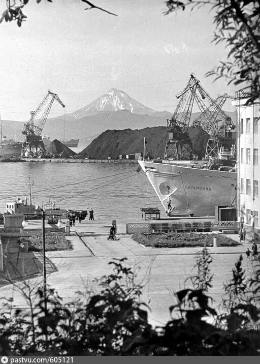 В порту, 1970–1976 гг