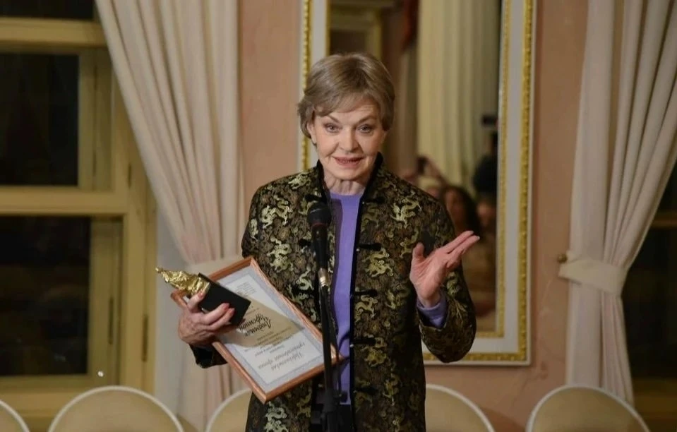 Ушла большая актриса: Гришаева и Стриженова простились с Людмилой Чурсиной

Нонна Гришаева вспомнила