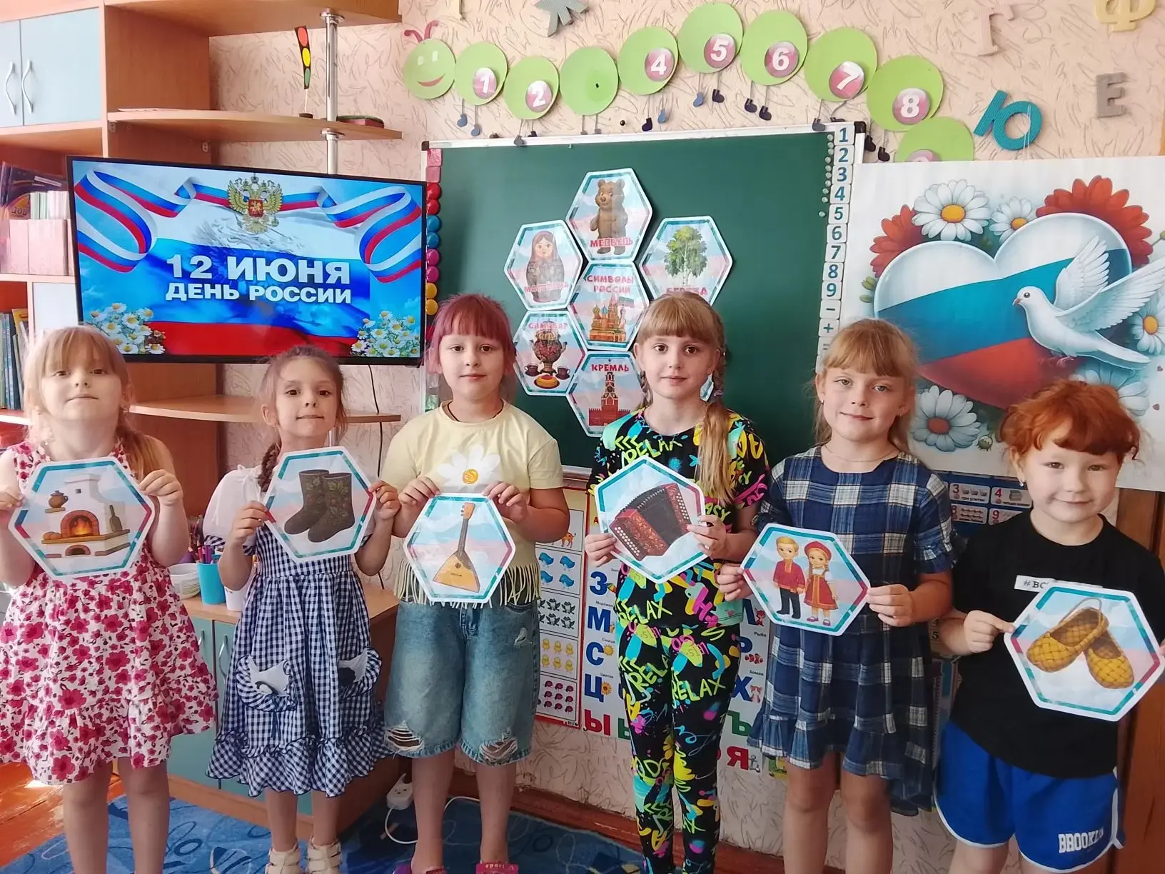 «С чего начинается Родина?» Тематический день в старшей группе

Сегодня в нашей старшей логопедическ