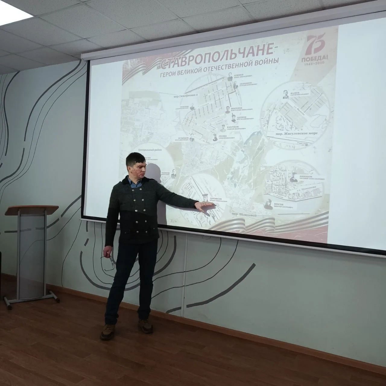 Пятого февраля учащиеся 8В класса МБУ «Школа №20» посетили городскую библиотеку, где состоялось тема