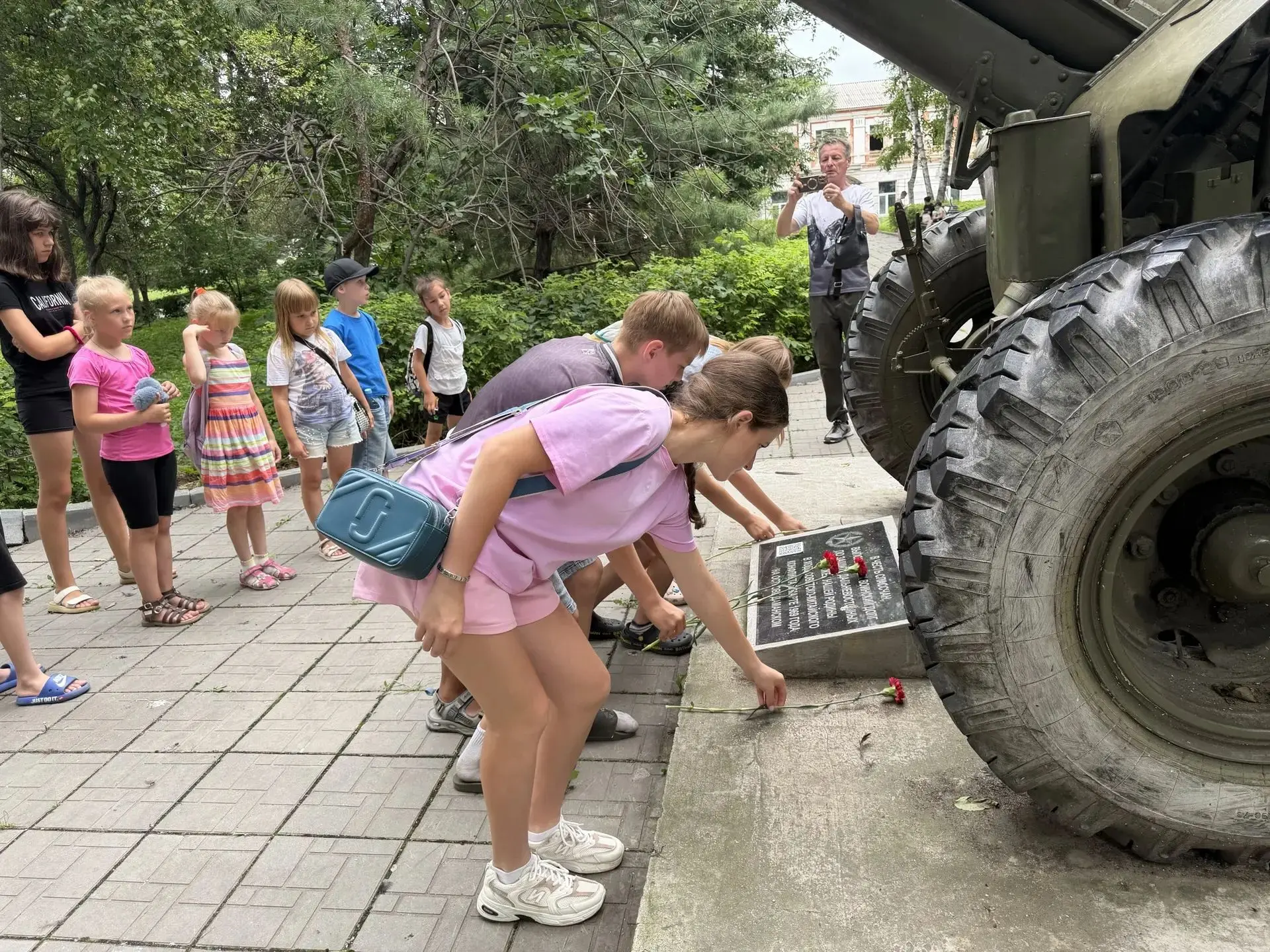 Память живет в наших сердцах: волонтеры 3-й смены почтили героев Хасана 🎖️

Сегодня для ребят из 3-