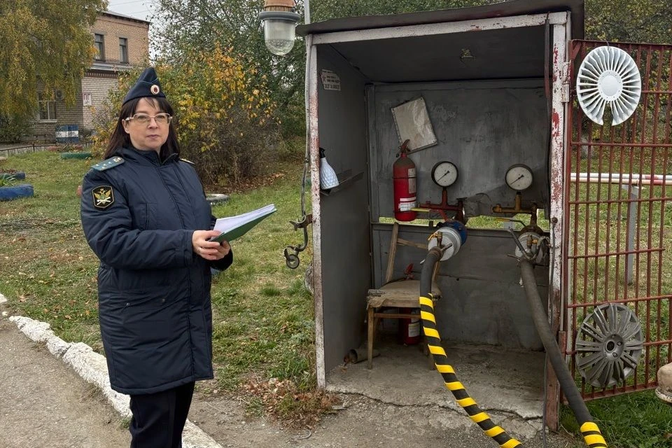 ❗Сотрудники Троицкого городского отделения судебных приставов опечатали здания и оборуд...