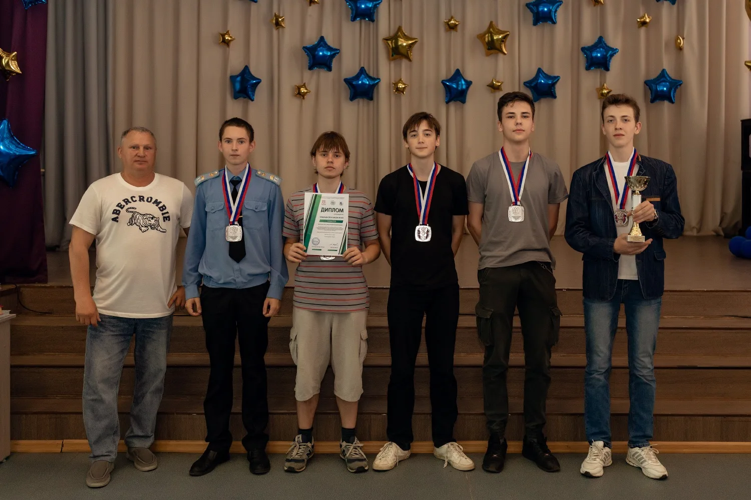 ⭐️Сегодня стартовала последняя неделя перед каникулами — с традиционной церемонии выноса флага под г
