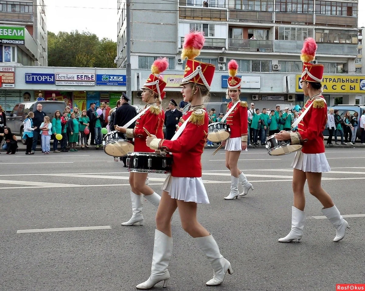 День города в Зеленограде в 2015-м году. Шествие по Центральному проспекту. Участвовали...