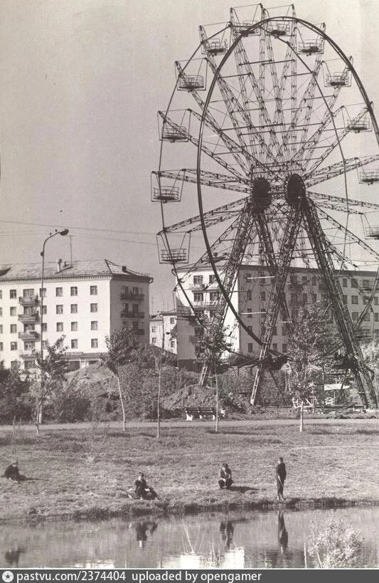 Старый ЦПКиО😍

Парку в этом году исполняется 54 года. Вспоминаем его историю в этом материале.

Фот