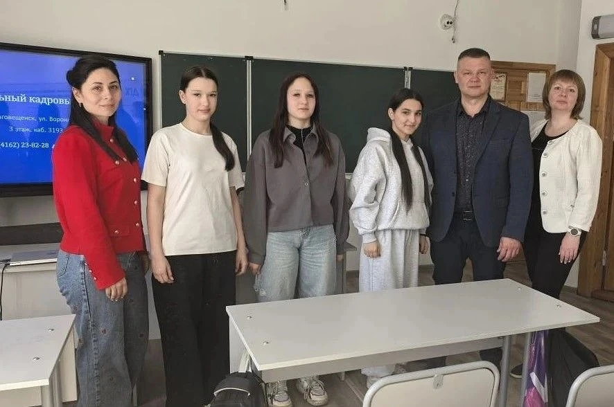 🧑‍🏫Больше 20 школьников из Бурейского округа и Прогресса планируют связать жизнь с медициной  Для шк