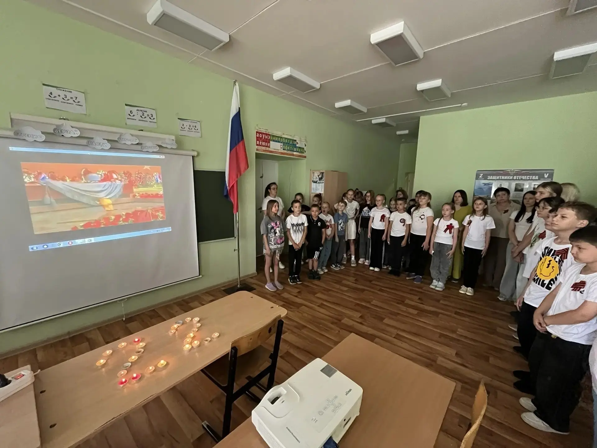 22 июня  для ребят из пришкольного лагеря "Патриоты России "прошел час памяти "Так начиналась война"