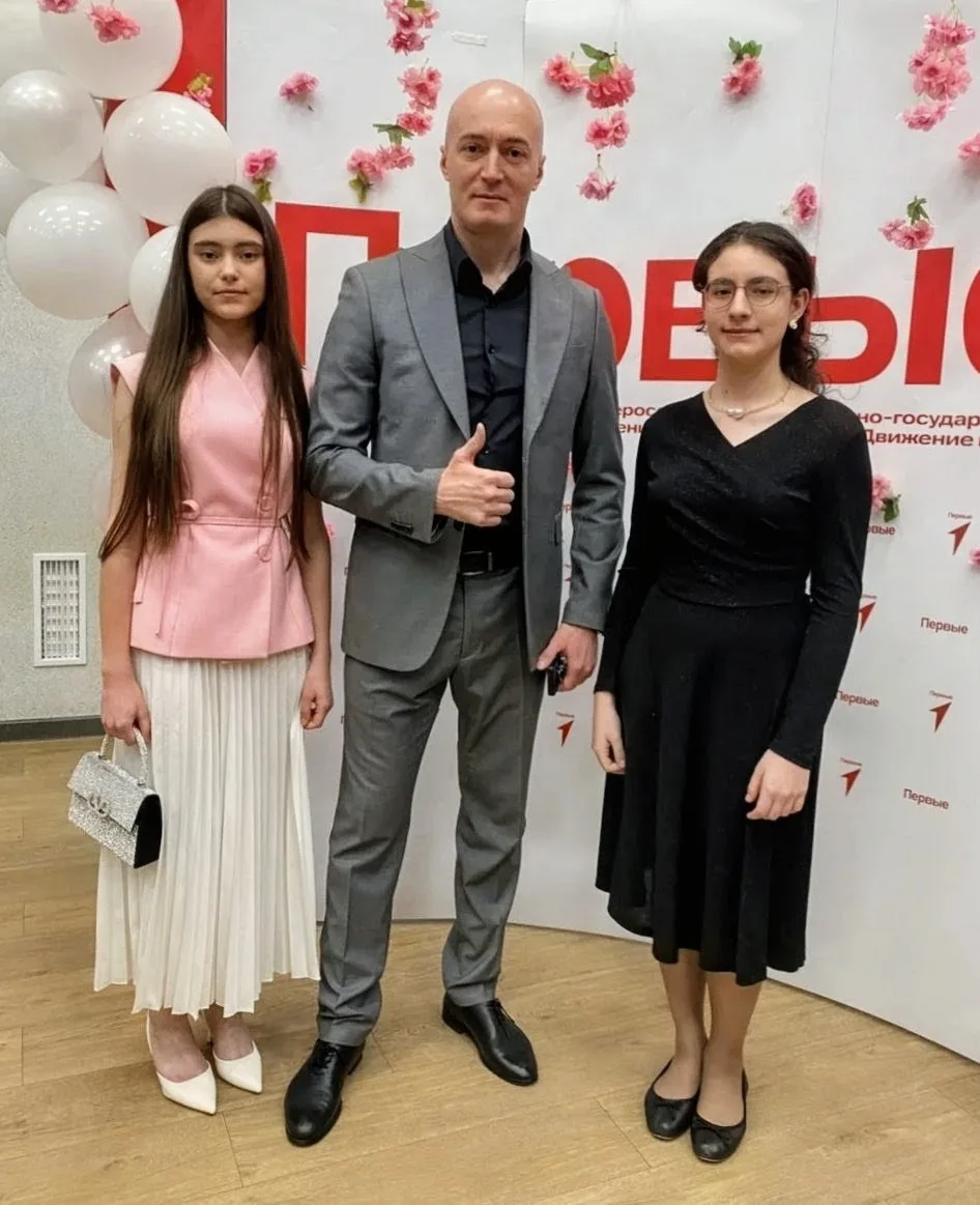 🎓 Выпускной бал Движения Первых в Нальчике: звёздный час активисток гимназии!