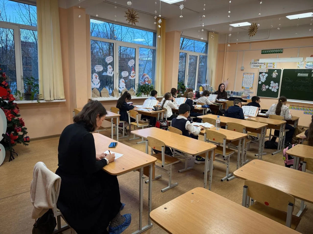 В рамках проведения городского Дня открытых дверей начальная школа ГБОУ СОШ 377 12 декабря пригласил