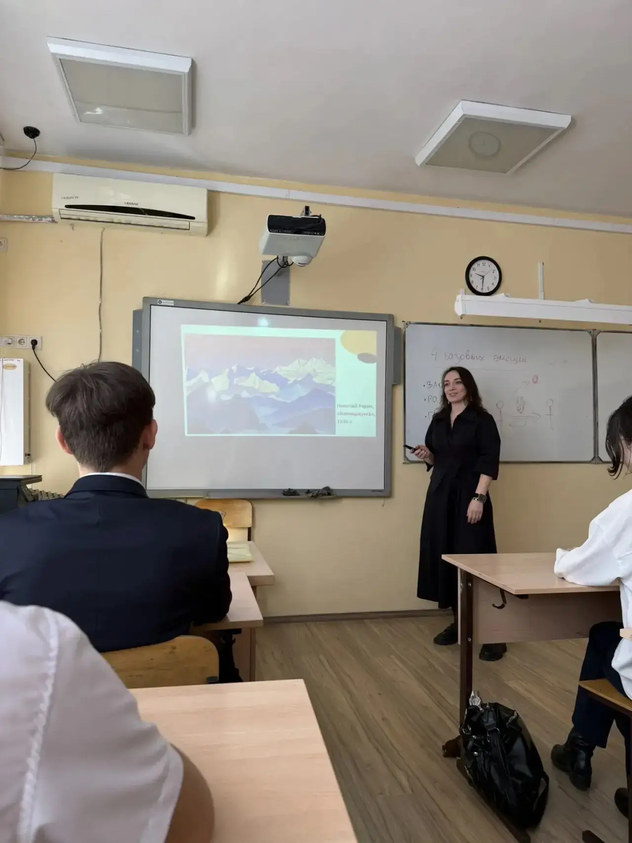 На этой неделе в нашей гимназии прошла акция «Могу чувствовать»🫶  Вместе с психологом Черемновой Вер