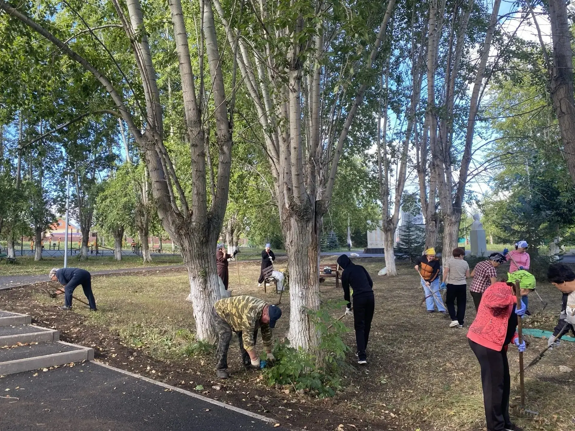 🌳✨ Субботник в Парке Победы: труд во имя красоты и памяти! ✨🌳Вчера, 27 августа, колле...
