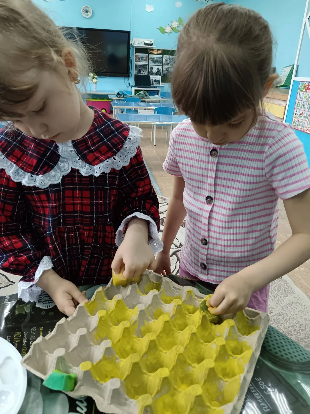 🐝🐝🐝 В старшей группе отметили День пчеловода! 🐝🐝🐝

Сегодня наши маленькие исследователи познак