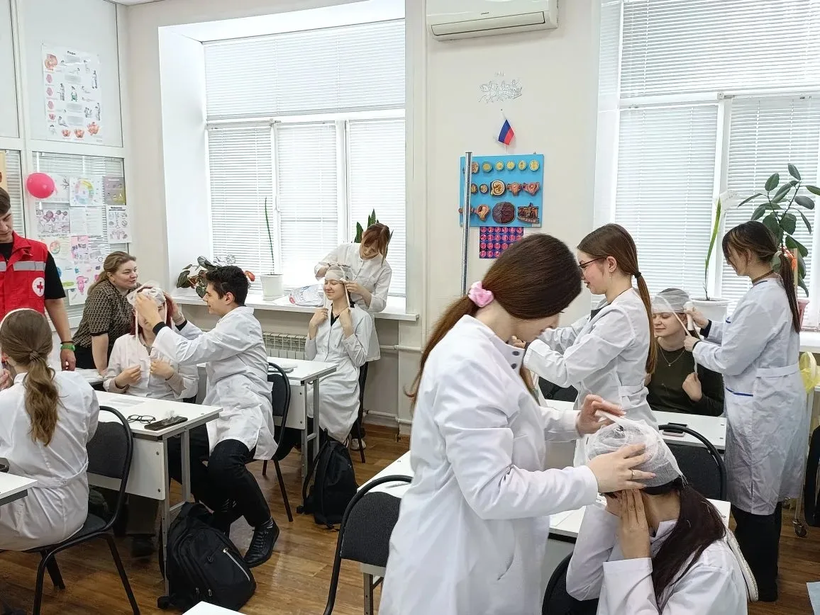 В МАОУ СОШ № 5 состоялось практическое занятие по первой помощи для учащихся медицинского класса. 💯В