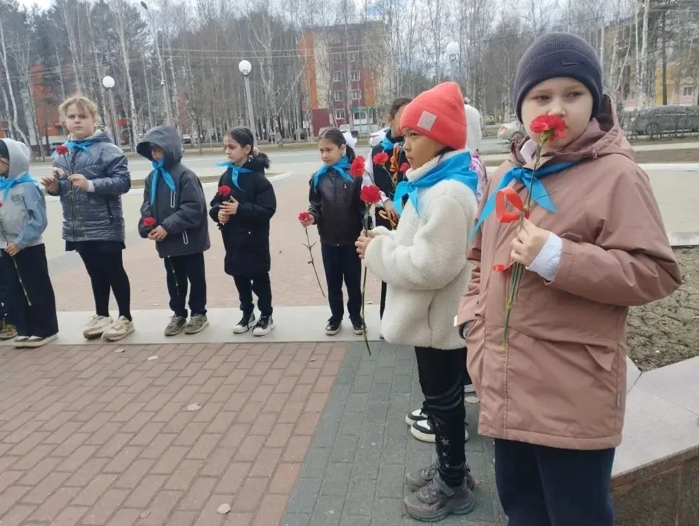 🎖️ Память, которую храним: как «Орлята России» отметили годовщину Победы  Ученики начальной школы пр