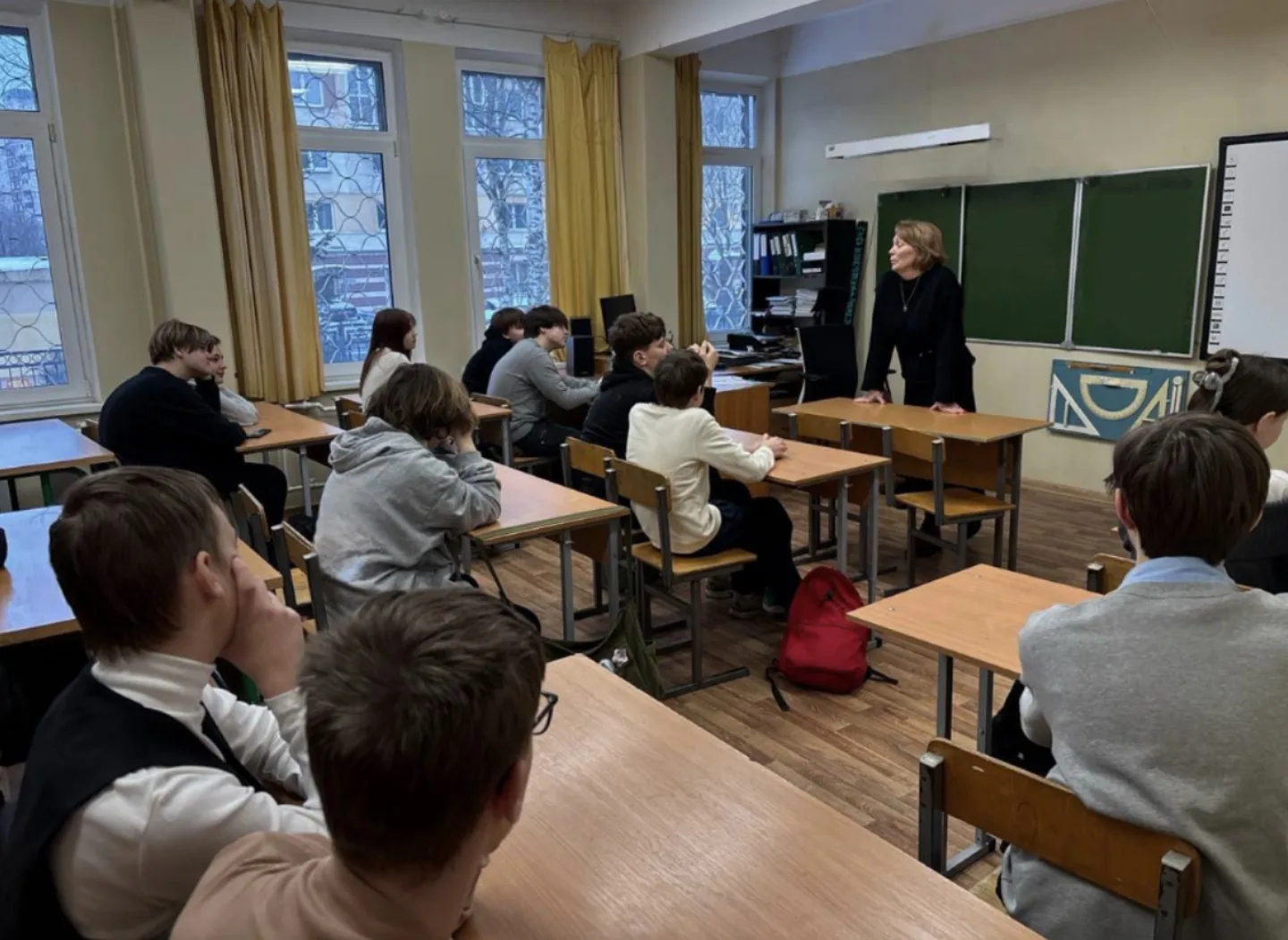 ❕5 февраля для учащихся 8 «Б» и 8 «В» классов была проведена беседа специалистом ЦППМСП на тему «Про