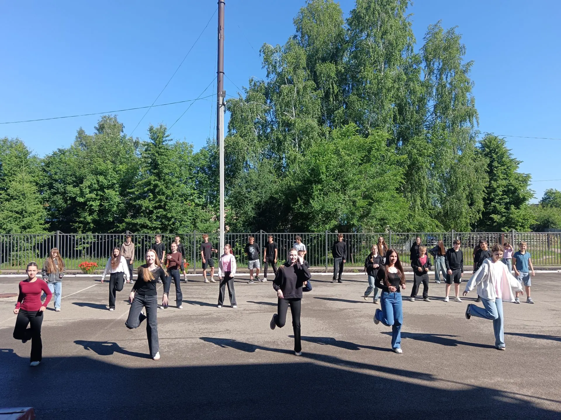 15‑й день лагеря труда и отдыха «Юность» прошёл под девизом «Хочу всё знать!».

Утро началось с торж