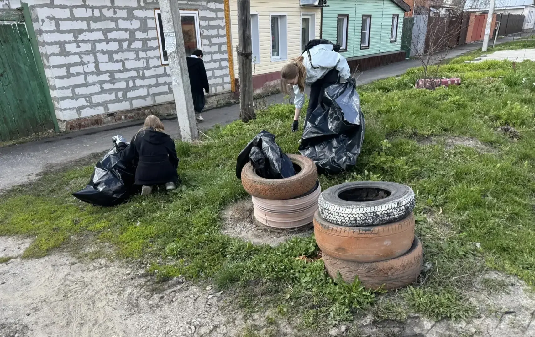 🌿 Субботник с пользой и вдохновением! 🌿  🌱30 апреля  учащиеся 8 «Г» класса приняли участие во Всерос